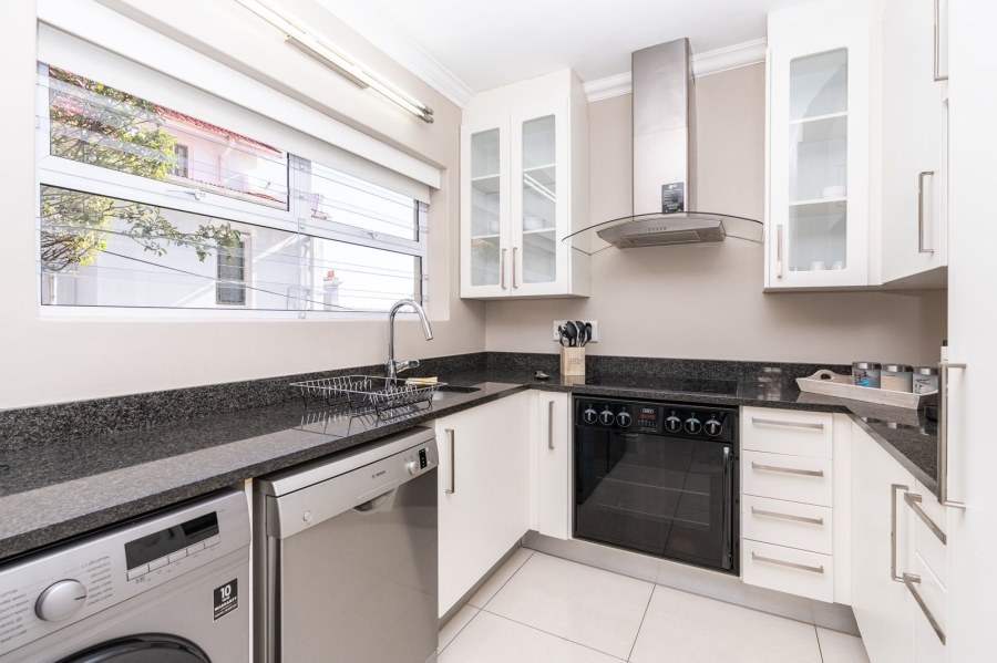 To Let 1 Bedroom Property for Rent in Three Anchor Bay Western Cape